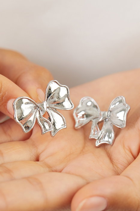 Heliophilia Silver Pendientes de Metal Plateados con Recubrimiento de Laca Heliophilia Silver Pendientes de Metal Plateados con Recubrimiento de Laca